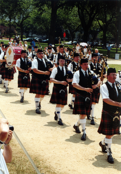 playing bagpipe at folks festival