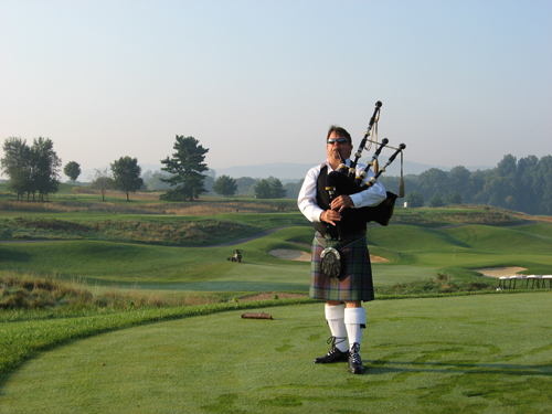 Tim Carey bagpiper at Worth Golf Course